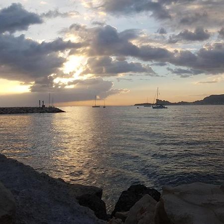 Le Petit Eden De La Madrague Face A La Ciotat Lägenhet Saint-Cyr-sur-Mer Exteriör bild